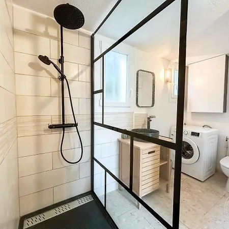 Avec Jardinet Dans Résidence Avec Piscine Appartement *