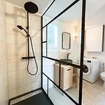 Avec Jardinet Dans Avec Piscine Apartman *