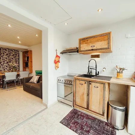 Apartman Avec Jardinet Dans Avec Piscine